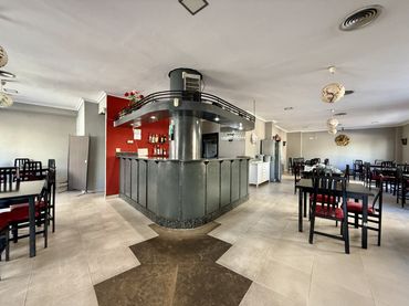 Local comercial en alquiler en Calle Mtro Albeniz