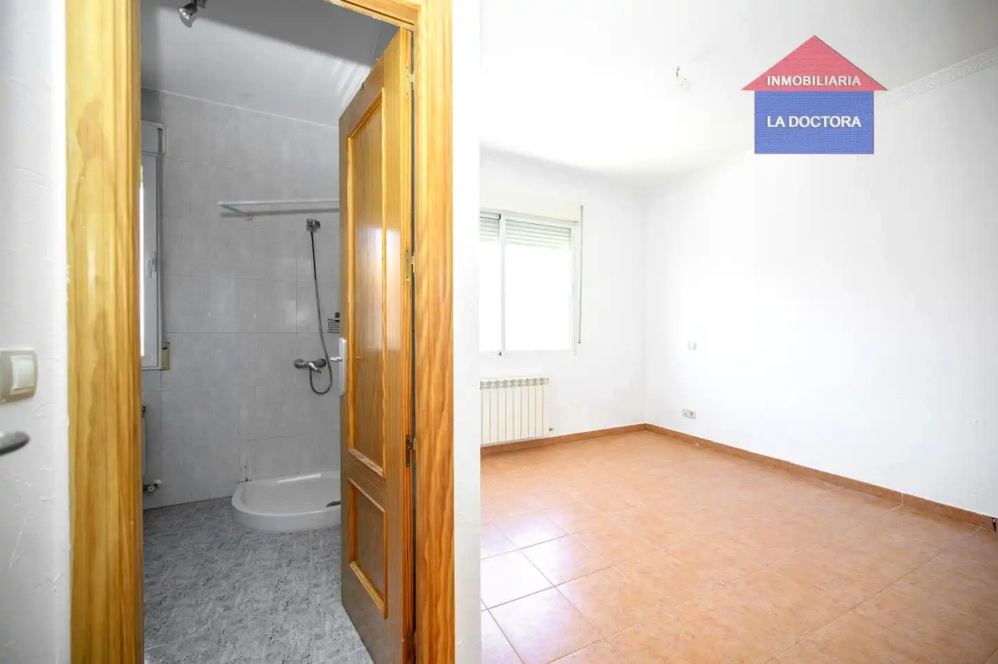 Dormitori de Casa adosada en venda en Camarena amb Calefacció, Jardí privat i Terrassa