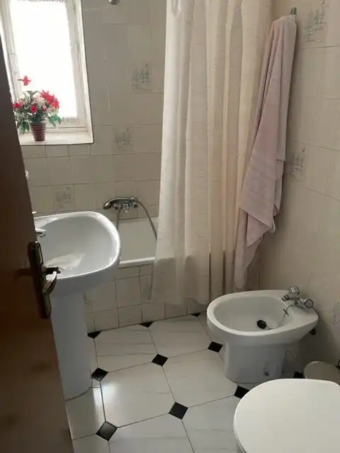 Bany de Casa o xalet en venda en Nacimiento amb Traster i Moblat