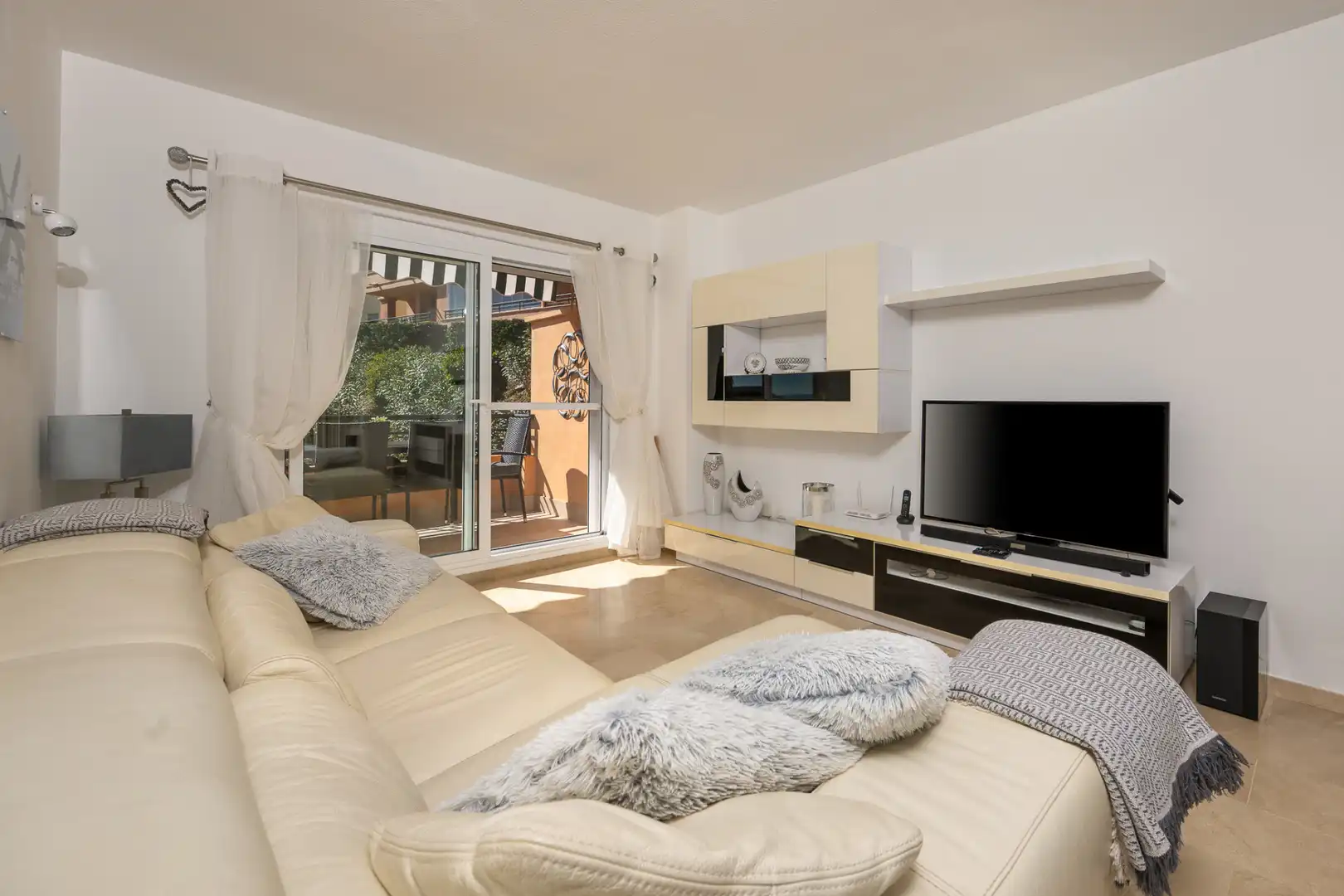 Sala d'estar de Dúplex en venda en Mijas amb Terrassa, Piscina i Moblat