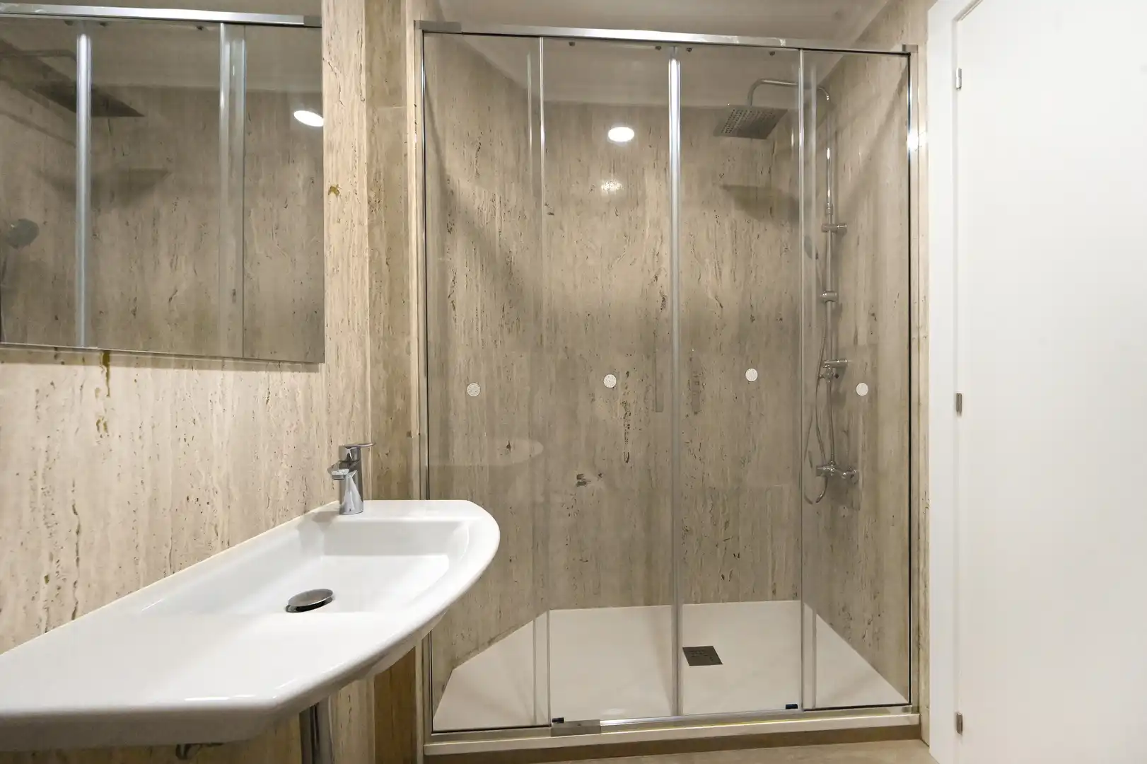 Flat for rent in Avenida Doctor Diego Madrazo, Valdenoja