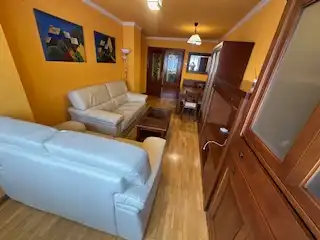 Wohnzimmer von Wohnung zur Miete in Vega de Infanzones mit Heizung, Parkett und Terrasse
