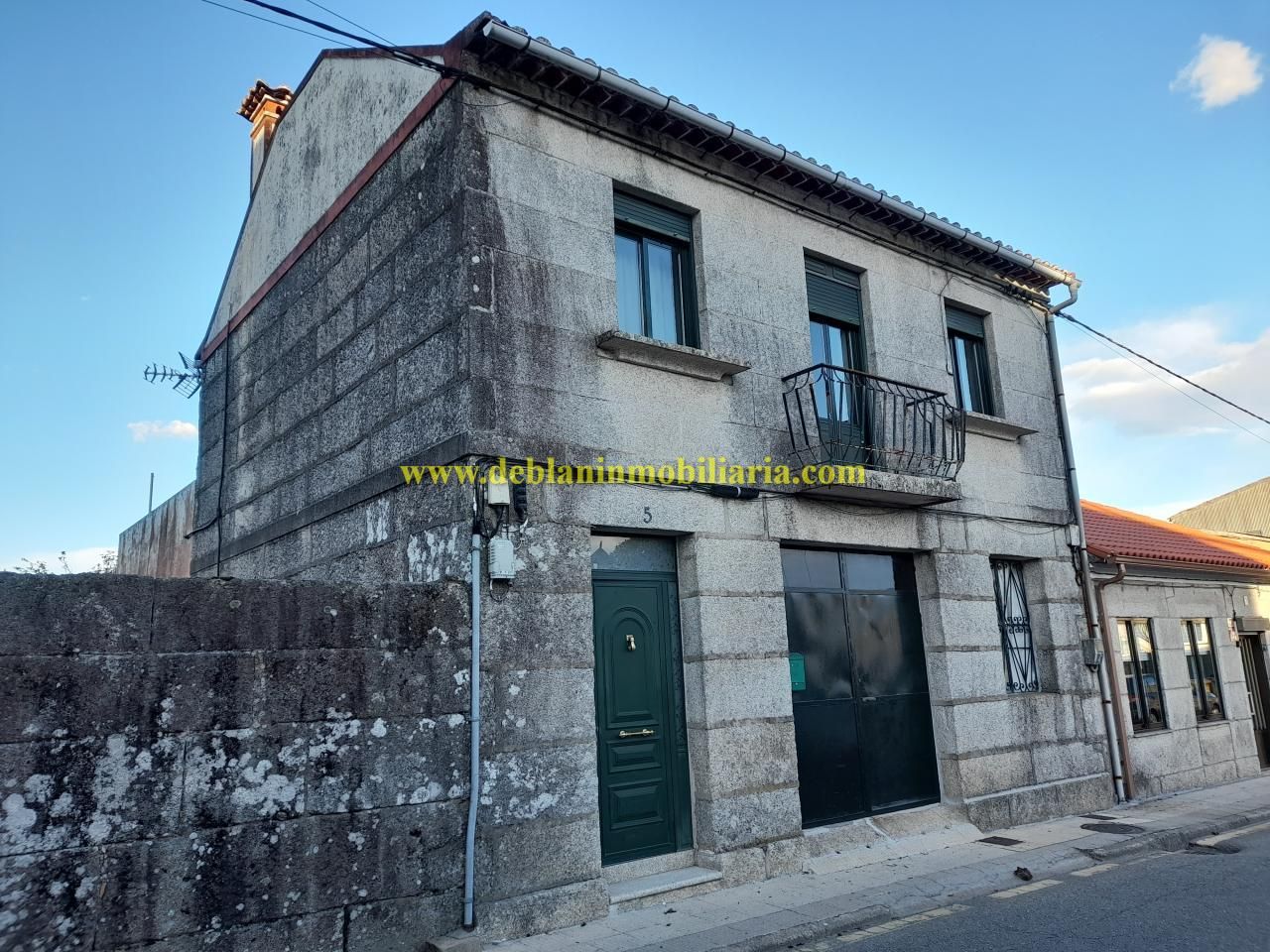 Vista exterior de Casa o xalet en venda en Tui amb Calefacció, Jardí privat i Terrassa