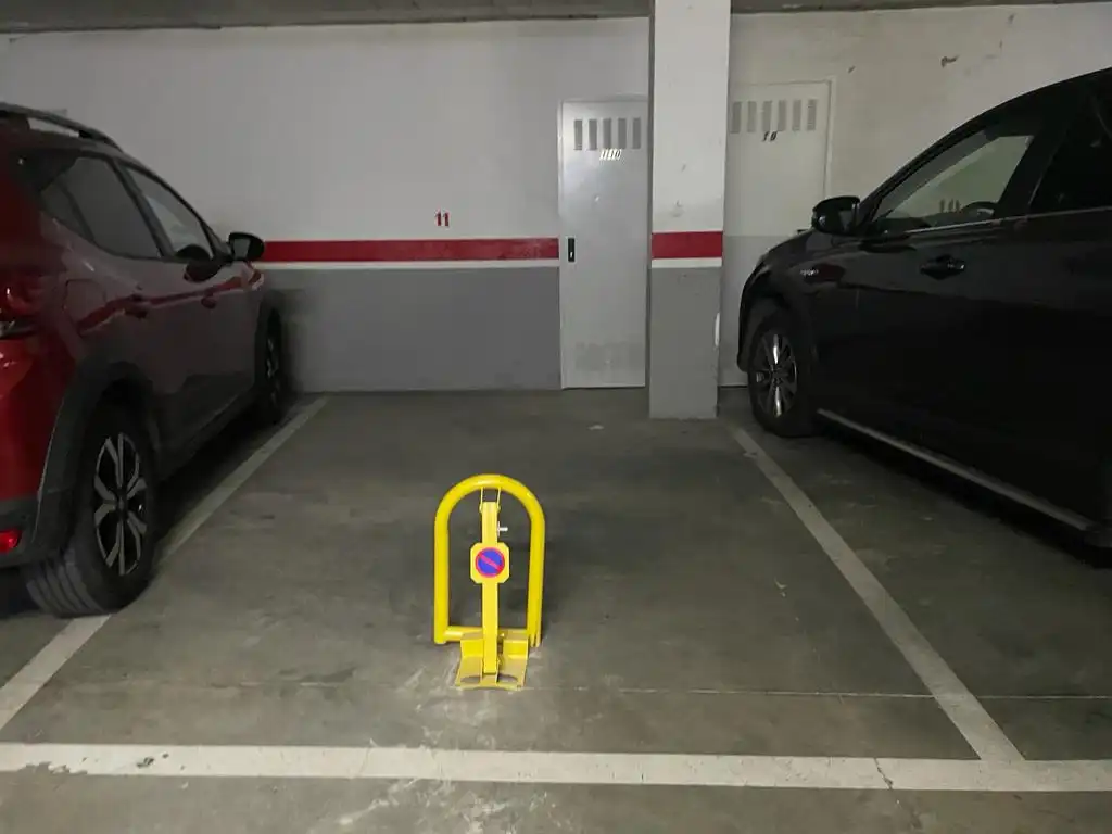 Parking with lift for sale in Carrer de Castella, imagen 8