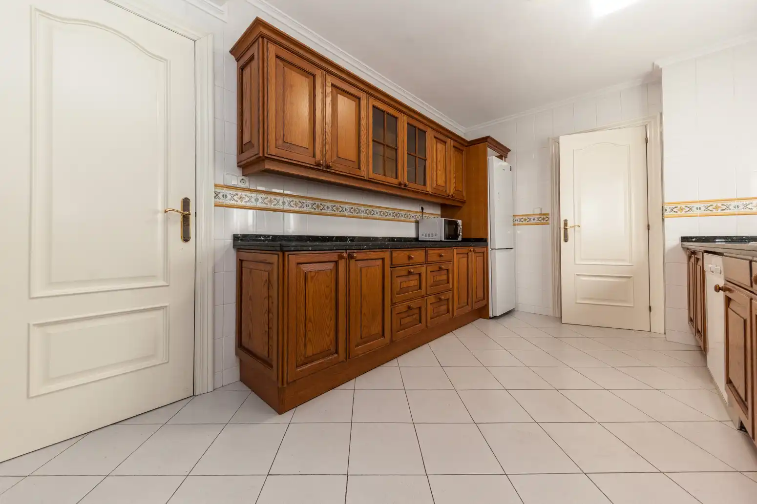 Kitchen of Flat for sale in Gijón   with Heating, Parquet flooring and Terrace