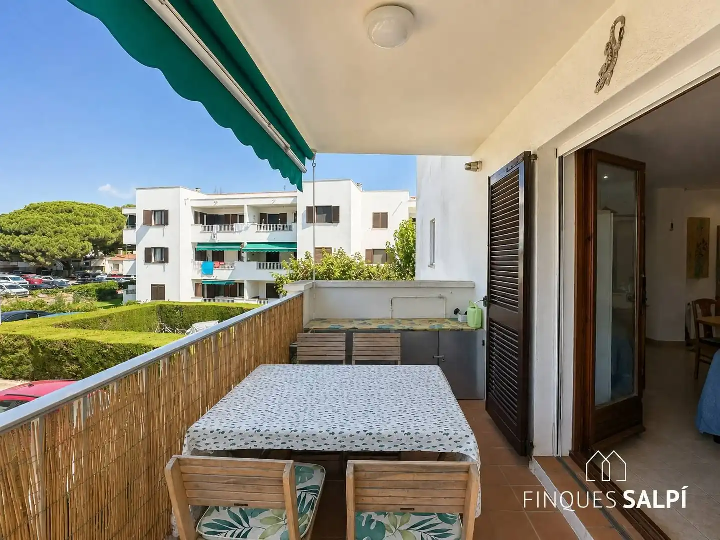 Terrasse von Wohnungen zum Verkauf in L'Escala mit Terrasse, Abstellraum und Möbliert
