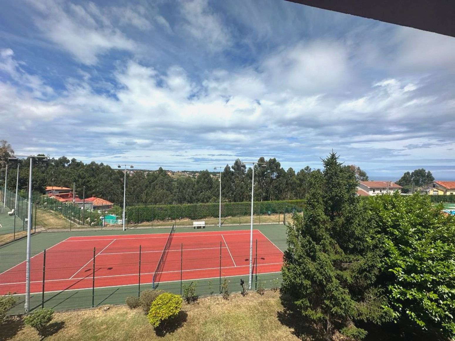 Vista exterior de Pis en venda en Castrillón amb Calefacció, Jardí privat i Parquet