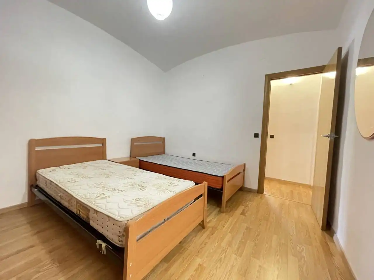 Dormitori de Pis en venda en Barcelona amb Parquet i Moblat