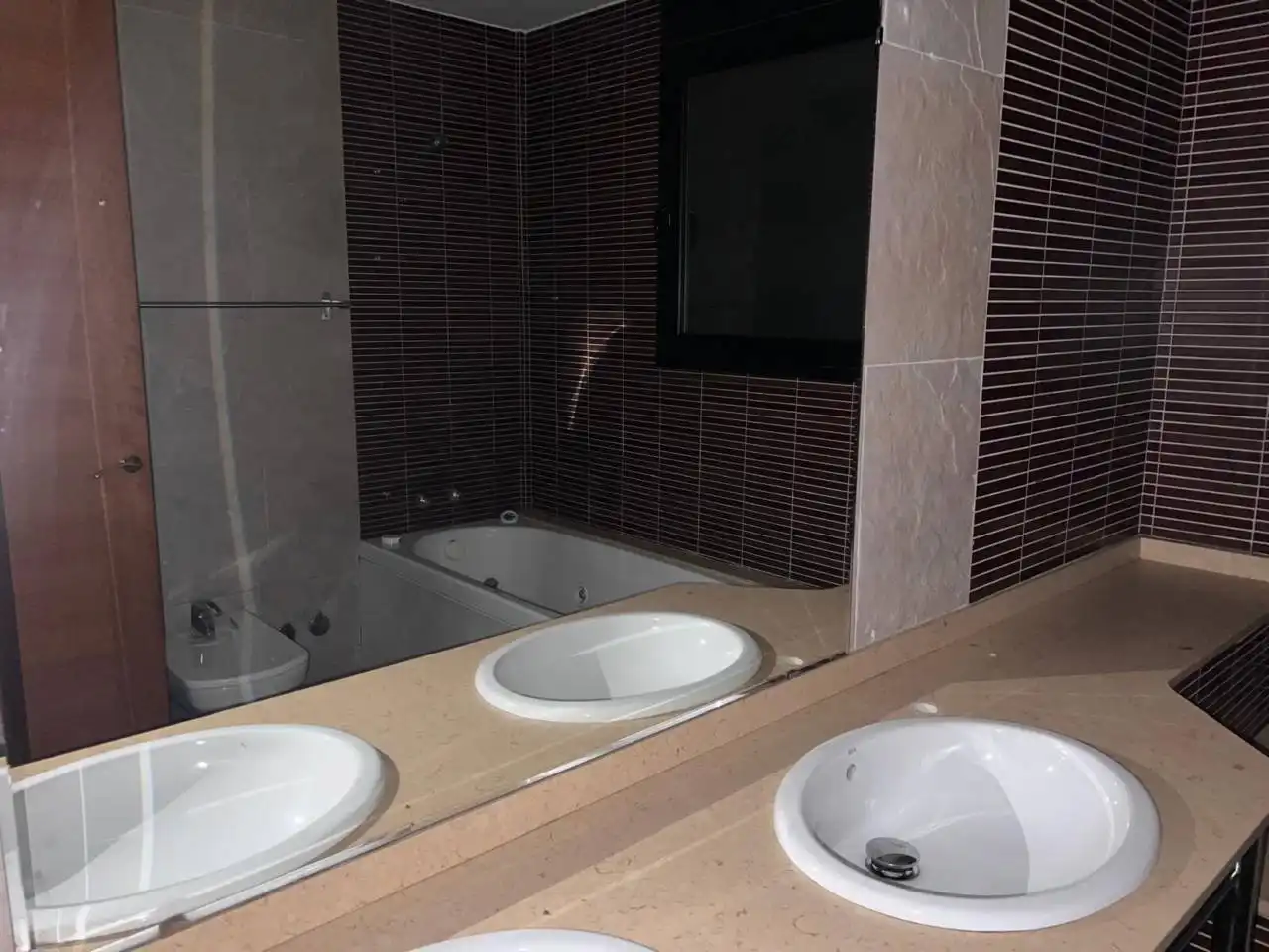 Bany de Casa o xalet en venda en Vilanova del Vallès amb Jardí privat, Terrassa i Piscina