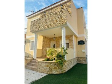 Chalet con balcón en venta en El Pinar de Campoverde