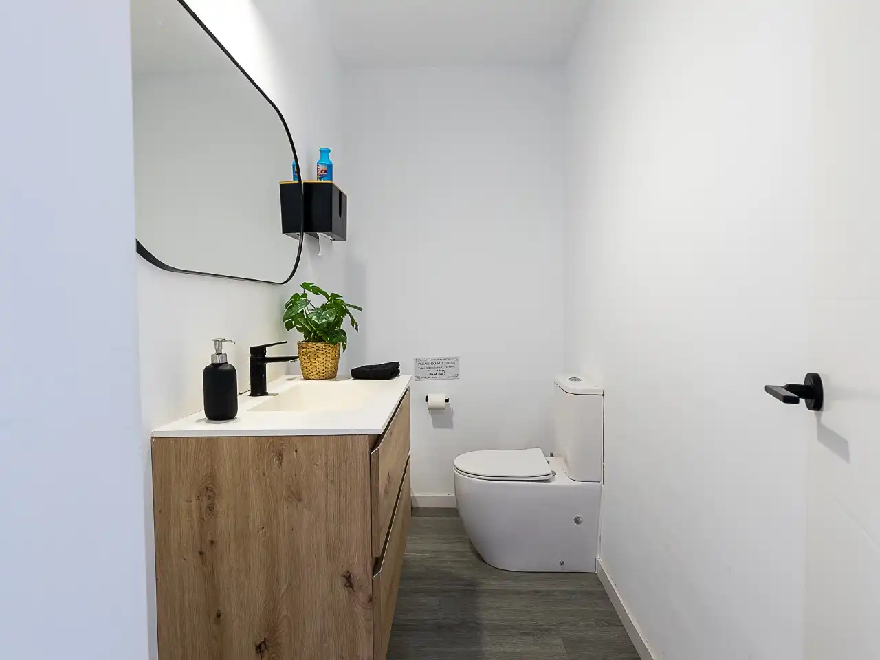 Baño de Local en venta en  Palma de Mallorca con Aire acondicionado, Calefacción y Parquet