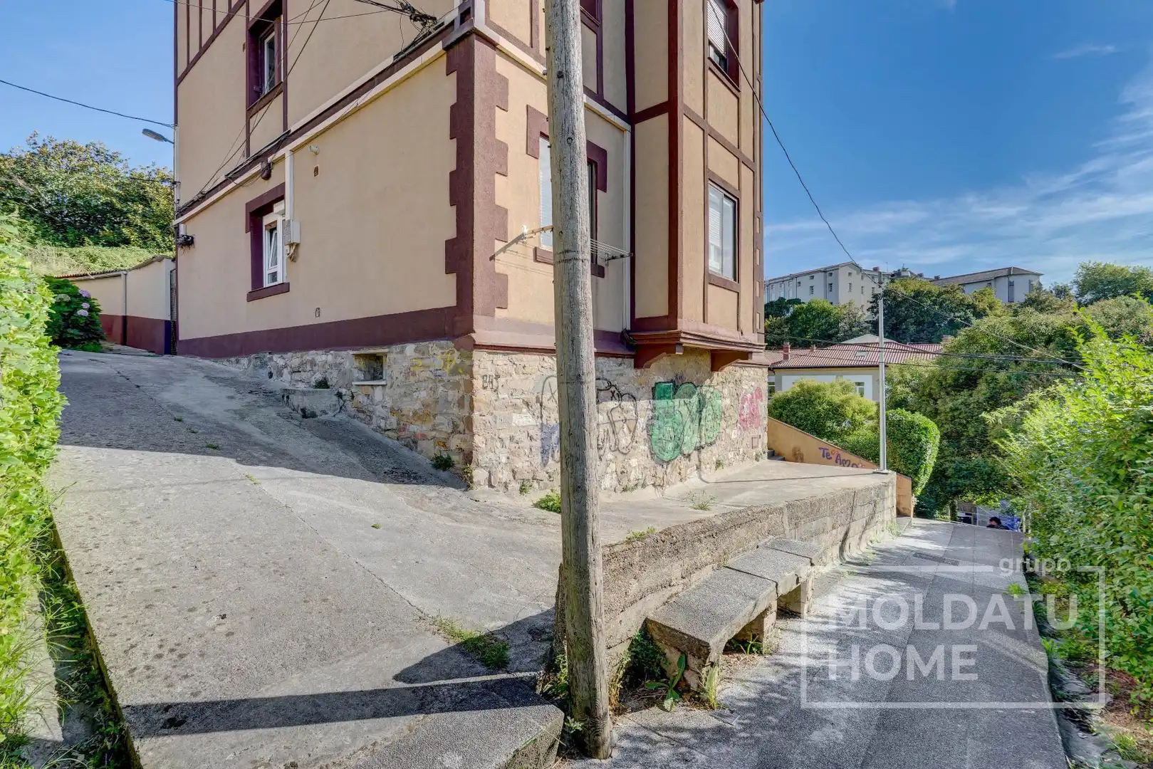 Vista exterior de Pis en venda en Donostia - San Sebastián  amb Calefacció i Jardí privat