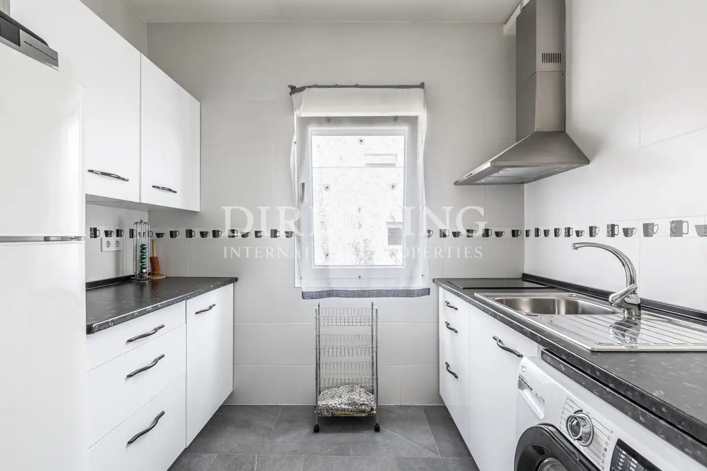 Vista exterior de Casa o xalet en venda en Madrid amb Aire condicionat, Calefacció i Jardí privat