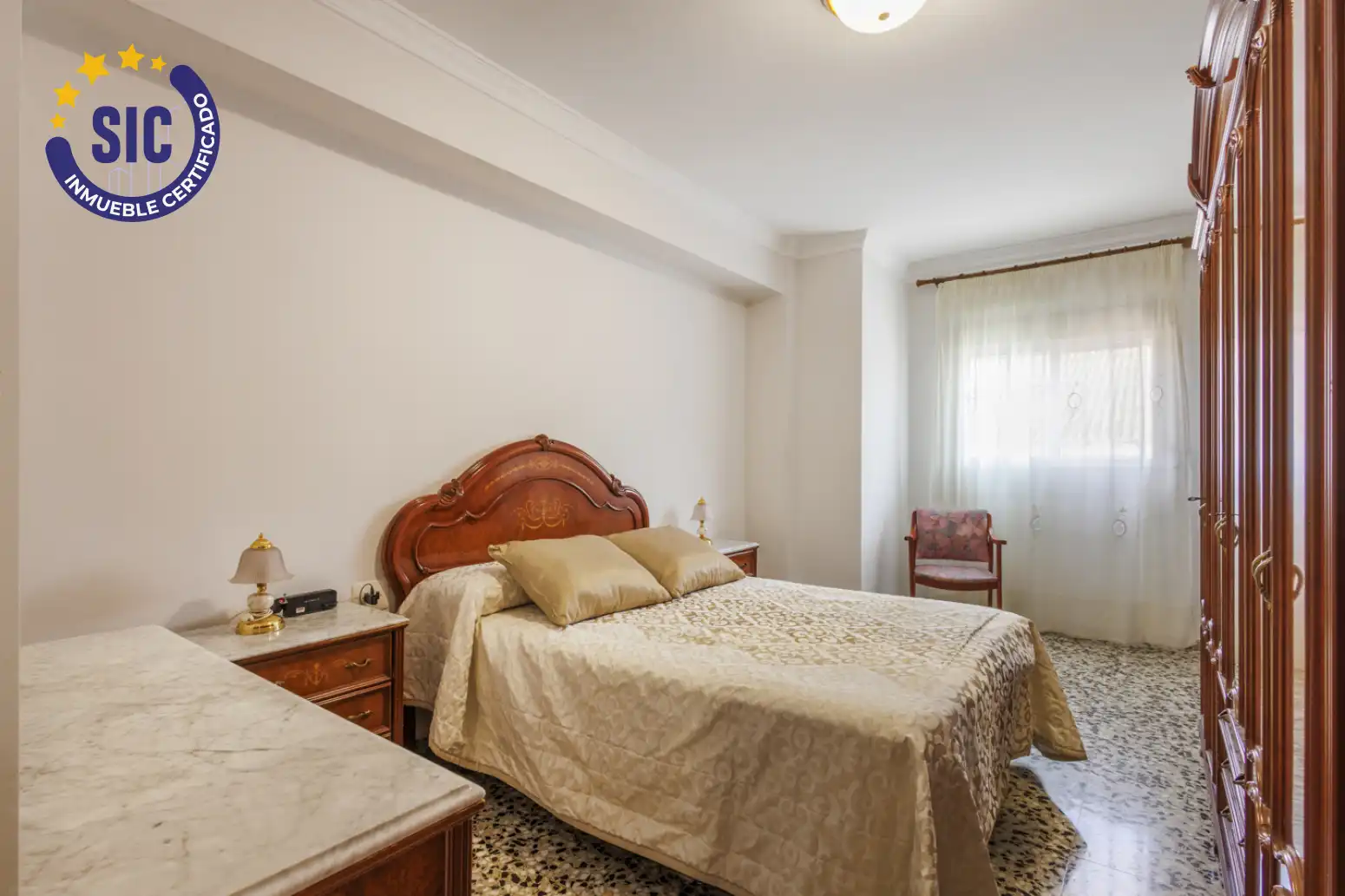 Habitación de Casa adosada en venta en Carlet con Terraza y Balcón