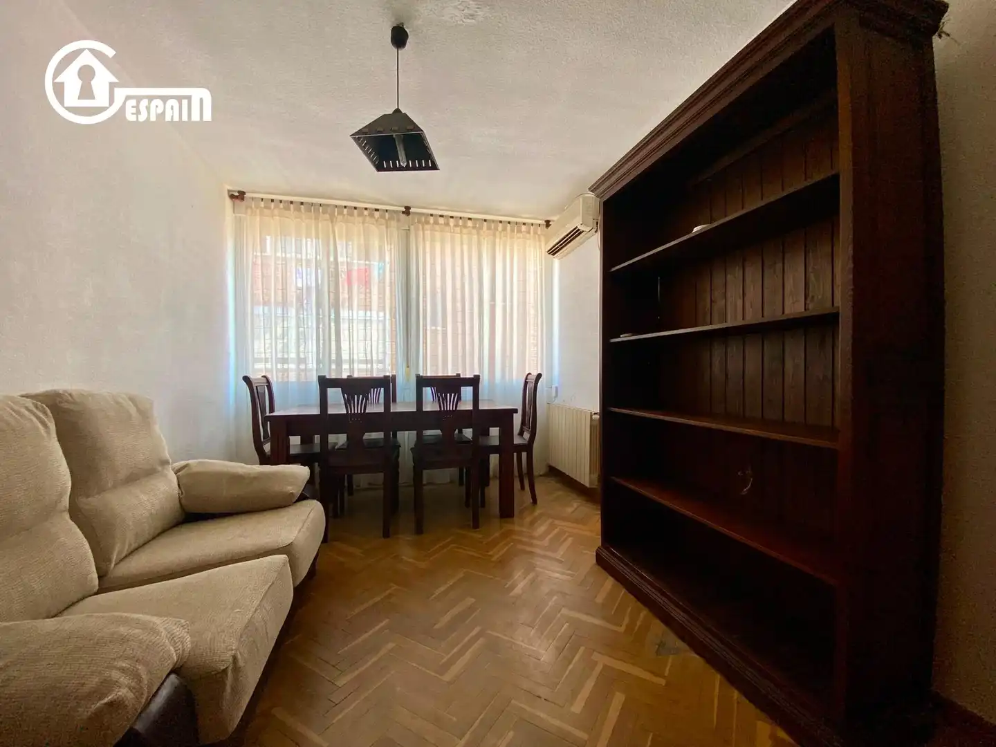 Sala d'estar de Pis en venda en Madrid amb Aire condicionat, Calefacció i Moblat