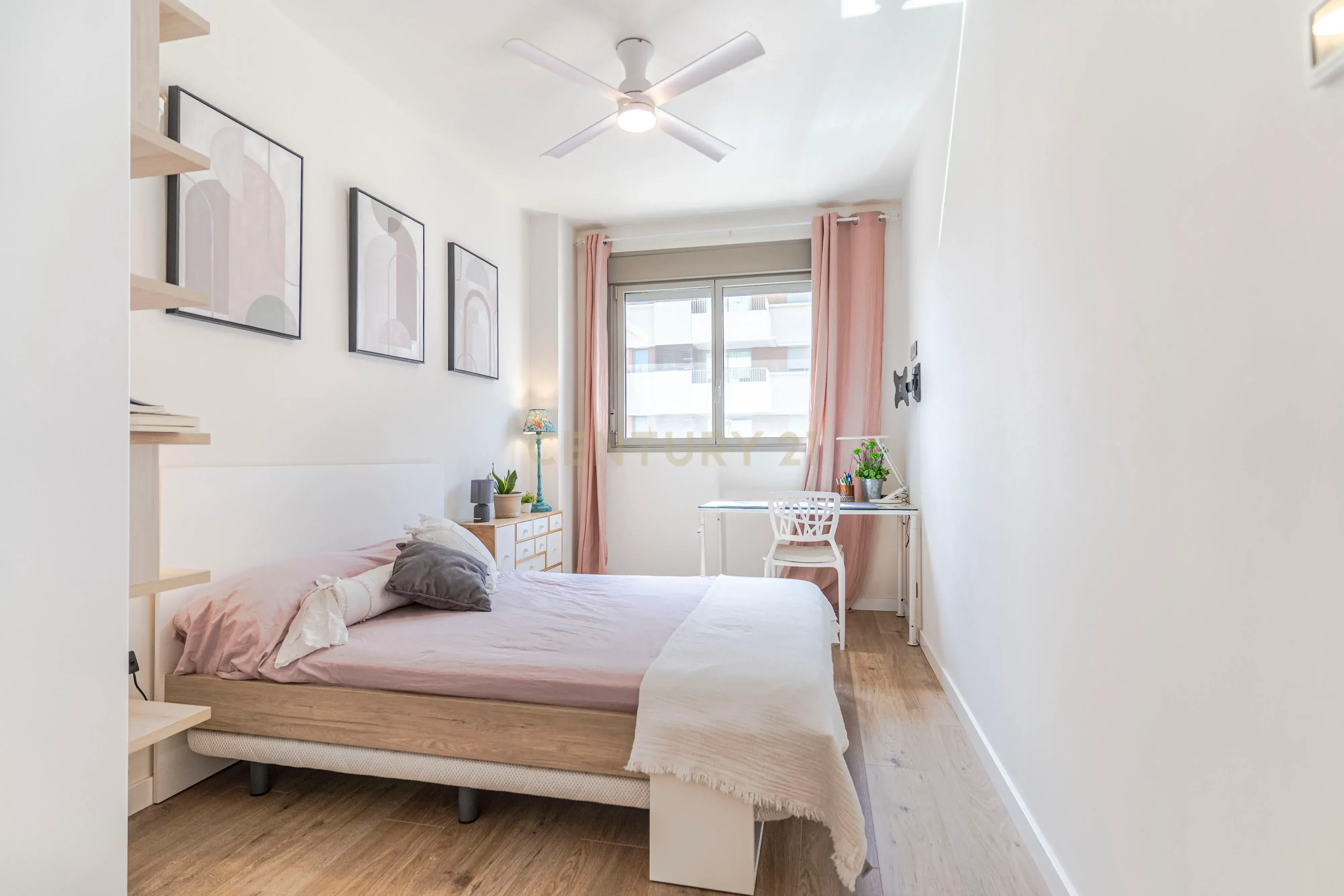 Bedroom of Flat for sale in  Granada Capital  with Air Conditioner and Terrace