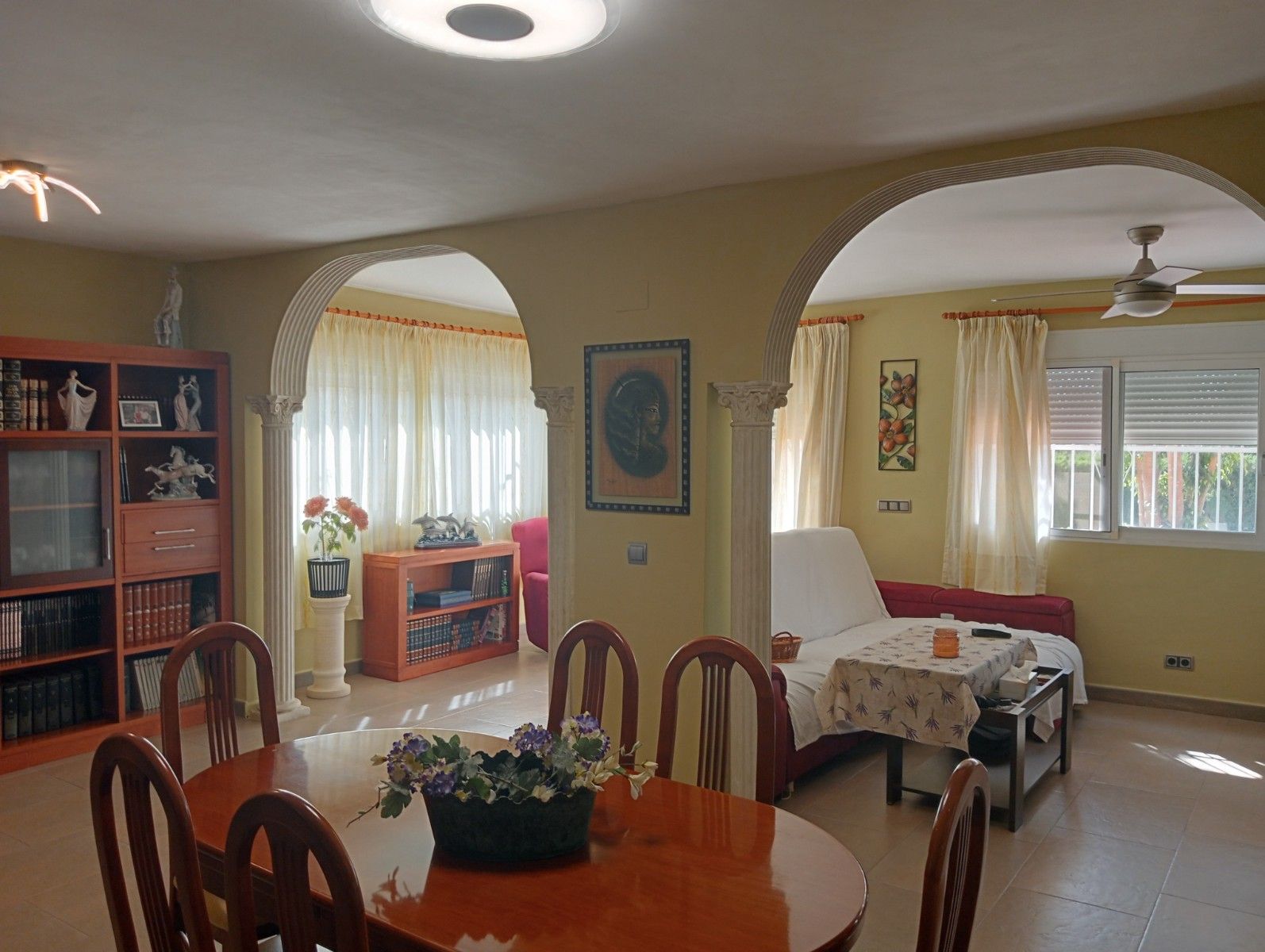 Menjador de Casa o xalet en venda en La Nucia amb Jardí privat, Terrassa i Traster