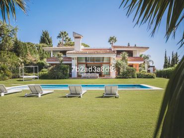 Xalet amb piscina en venda a Elviria - Cabopino