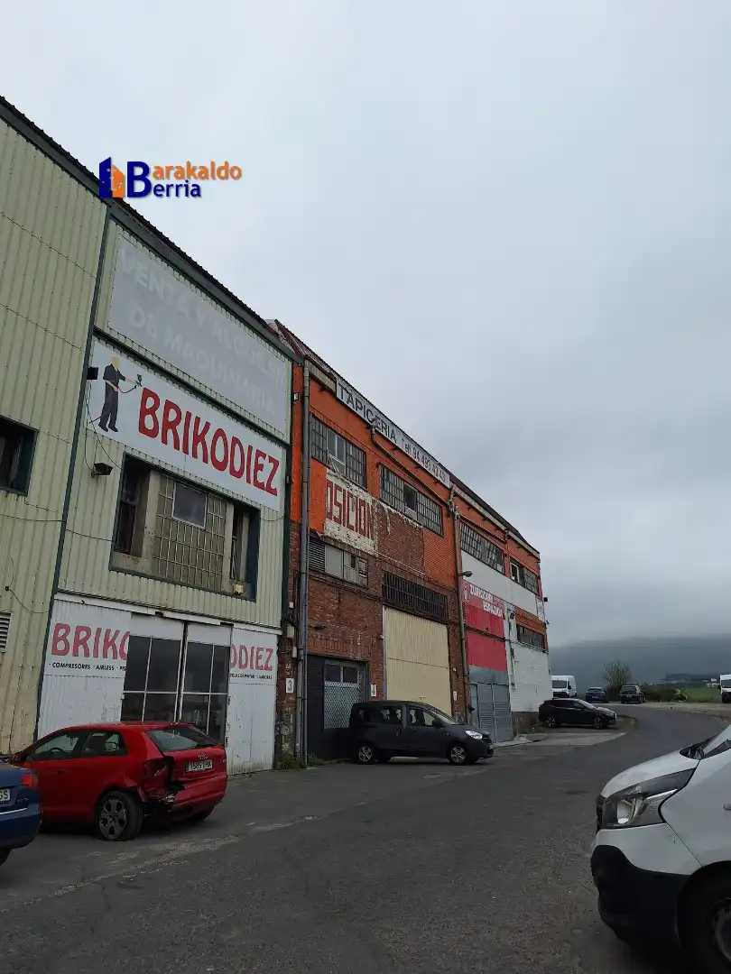 Außenansicht von Fabrikhallen zur Miete in Portugalete