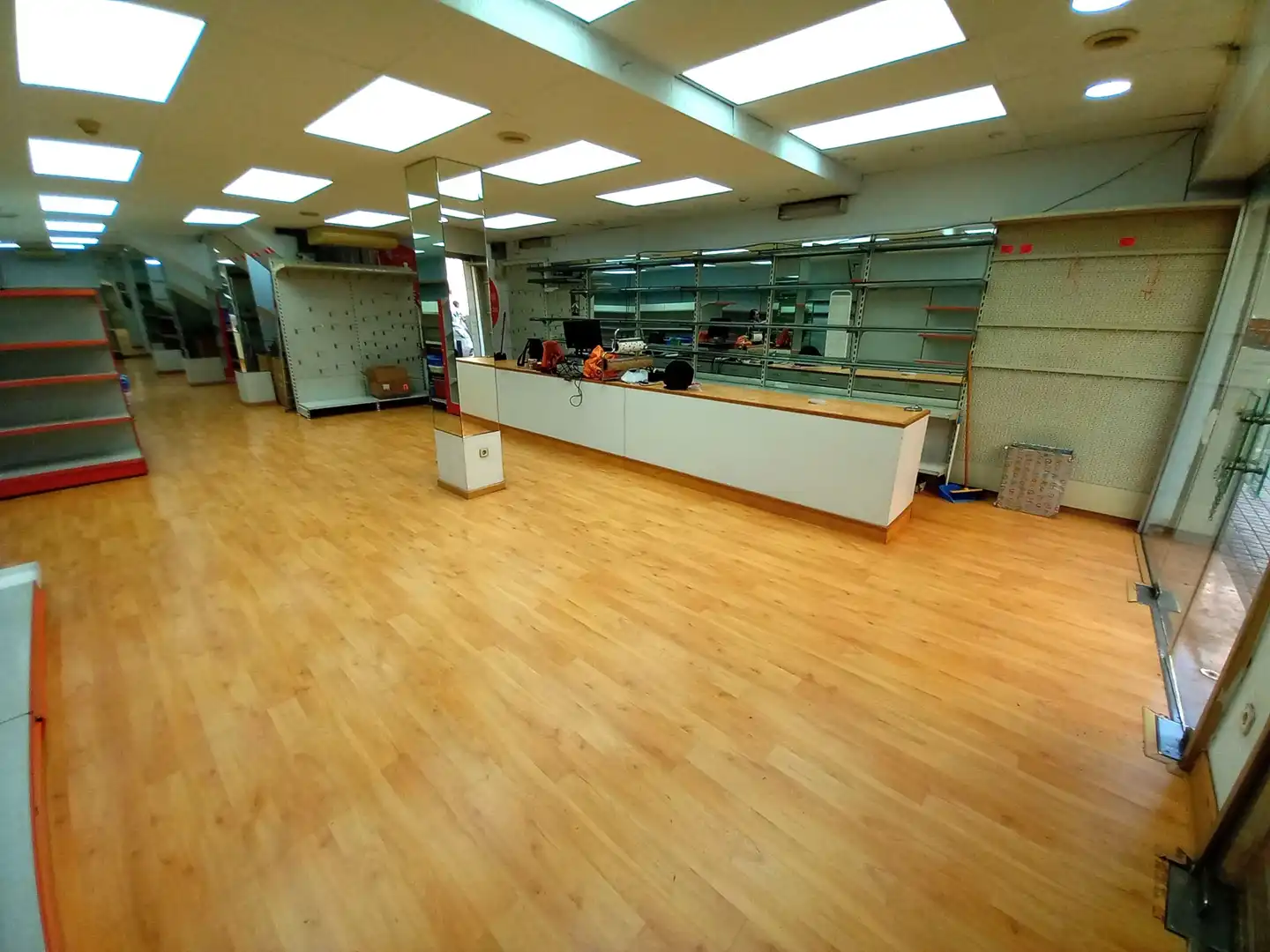 Local en venda en L'Hospitalet de Llobregat amb Parquet