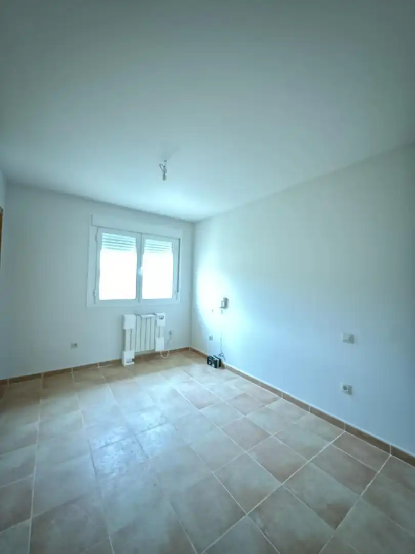 Dormitori de Casa adosada en venda en Albalate de Zorita amb Calefacció, Jardí privat i Alarma