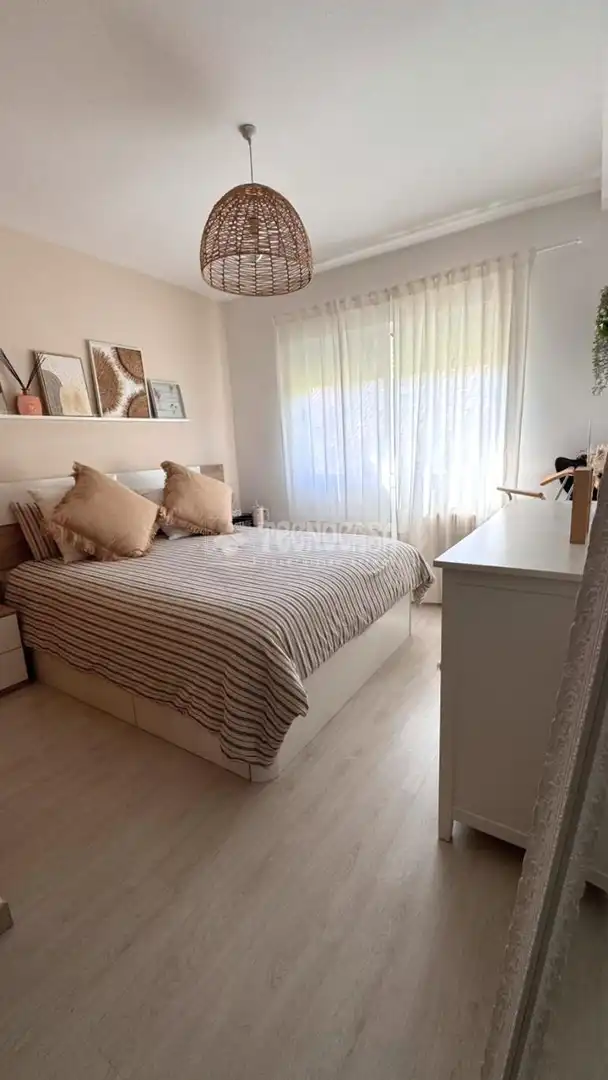 Habitación de Casa adosada en venta en Boadilla del Monte con Aire acondicionado, Calefacción y Piscina comunitaria