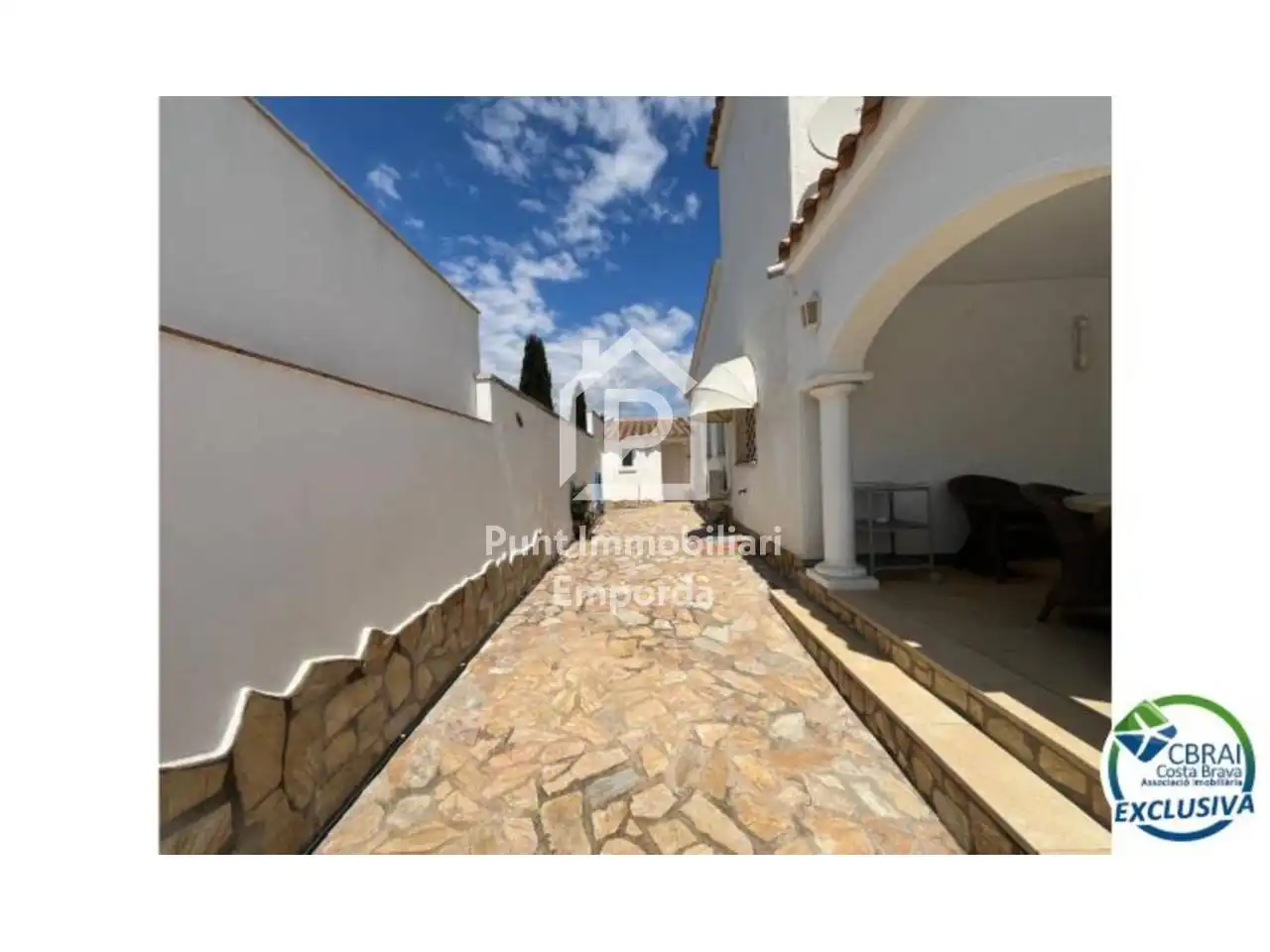 Vista exterior de Casa o xalet en venda en Empuriabrava amb Aire condicionat, Calefacció i Jardí privat