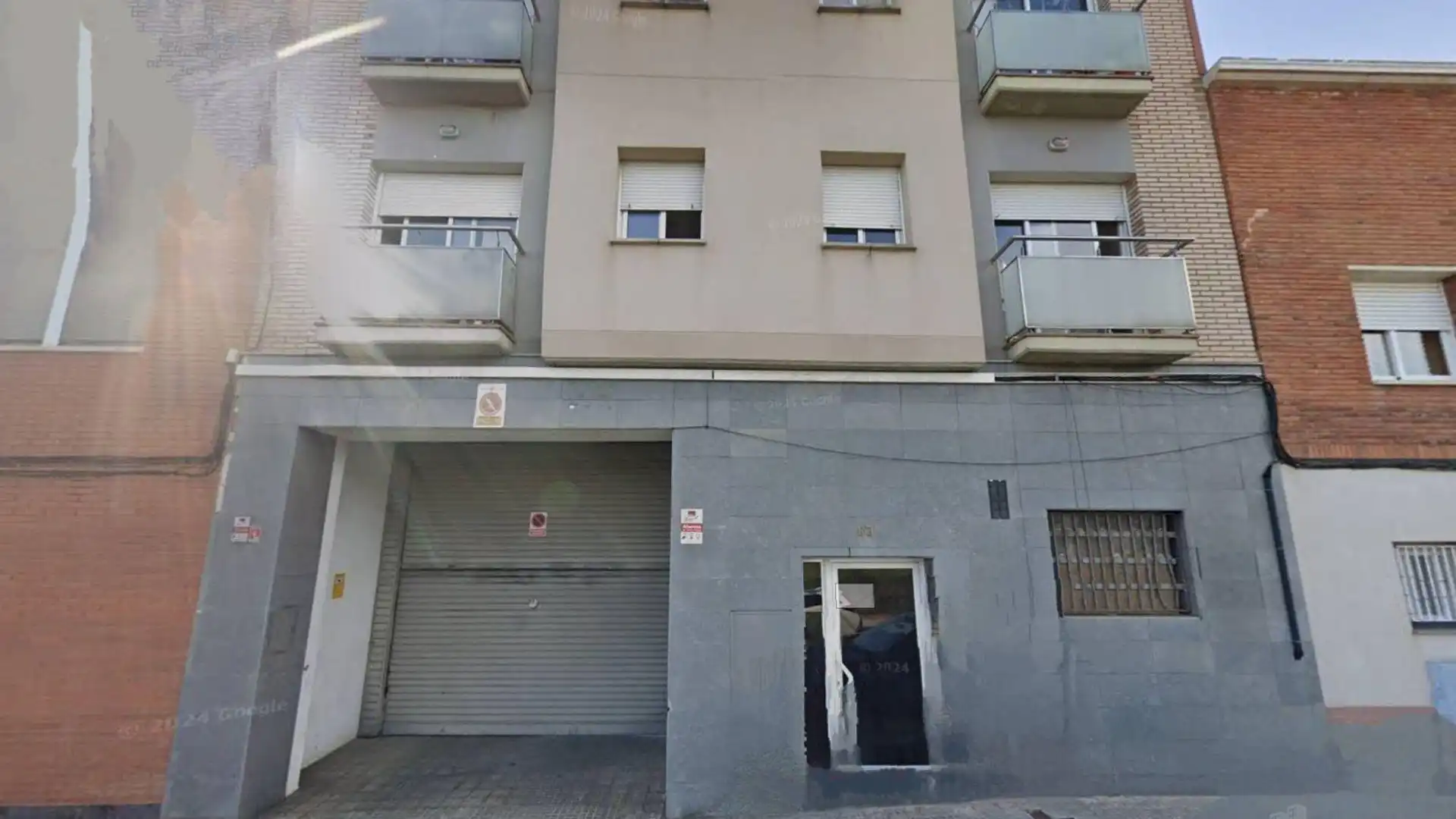 Außenansicht von Erdgeschoss zum Verkauf in Terrassa mit Terrasse