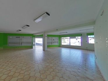 Local comercial en venda a Cariño