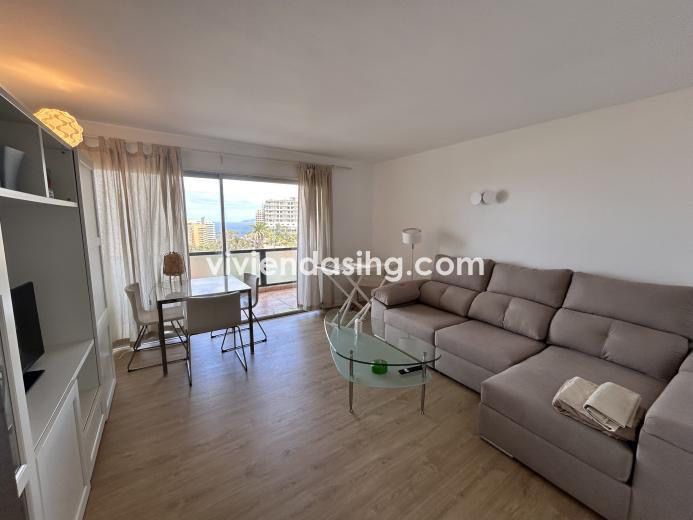 Sala d'estar de Pis de lloguer en Puerto de la Cruz amb Parquet, Terrassa i Forn
