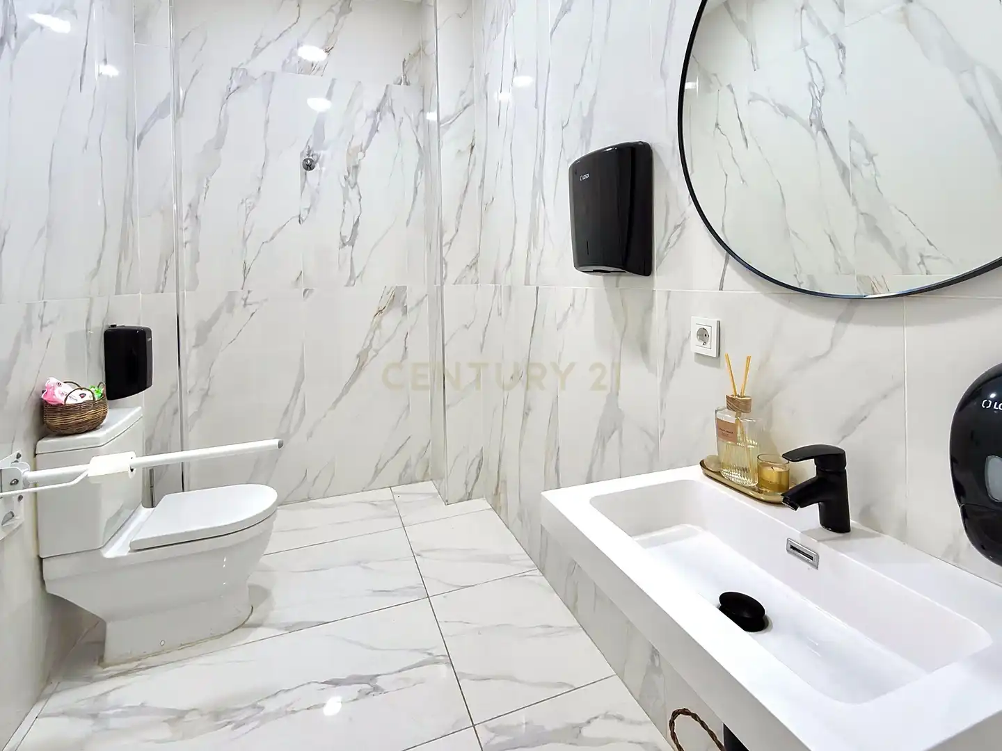 Bathroom of Commercial properties for transfer in Torremolinos  with Air Conditioner