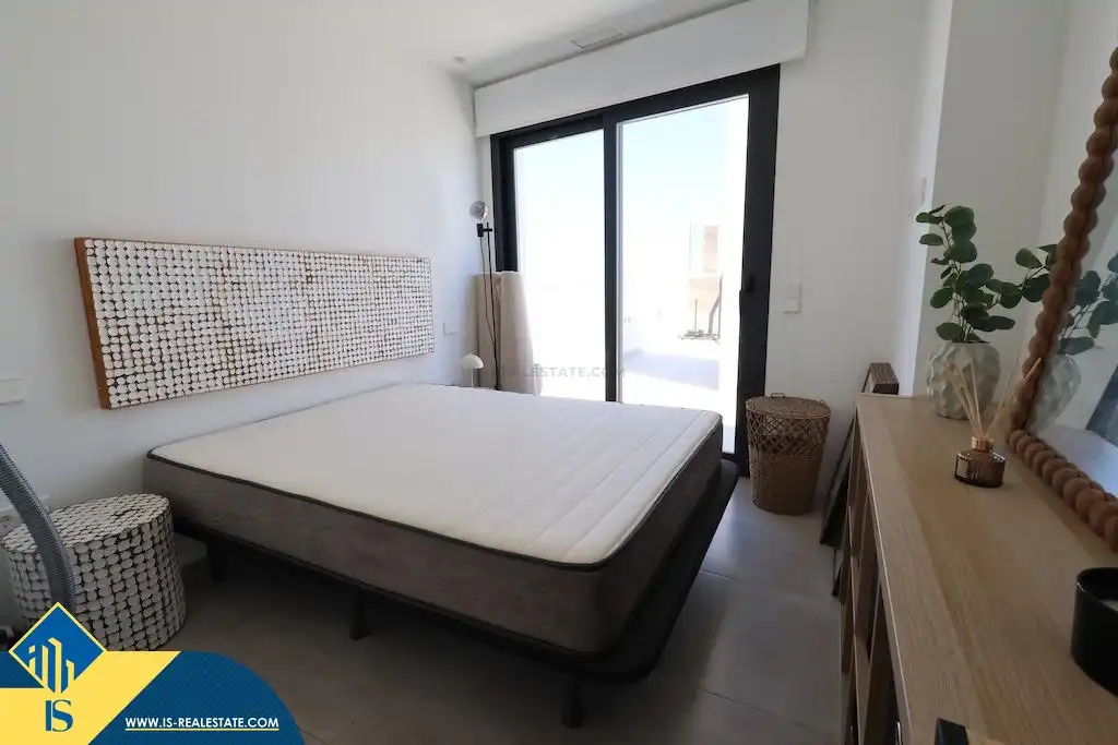 Dormitori de Àtic de lloguer en Orihuela amb Terrassa, Piscina i Moblat