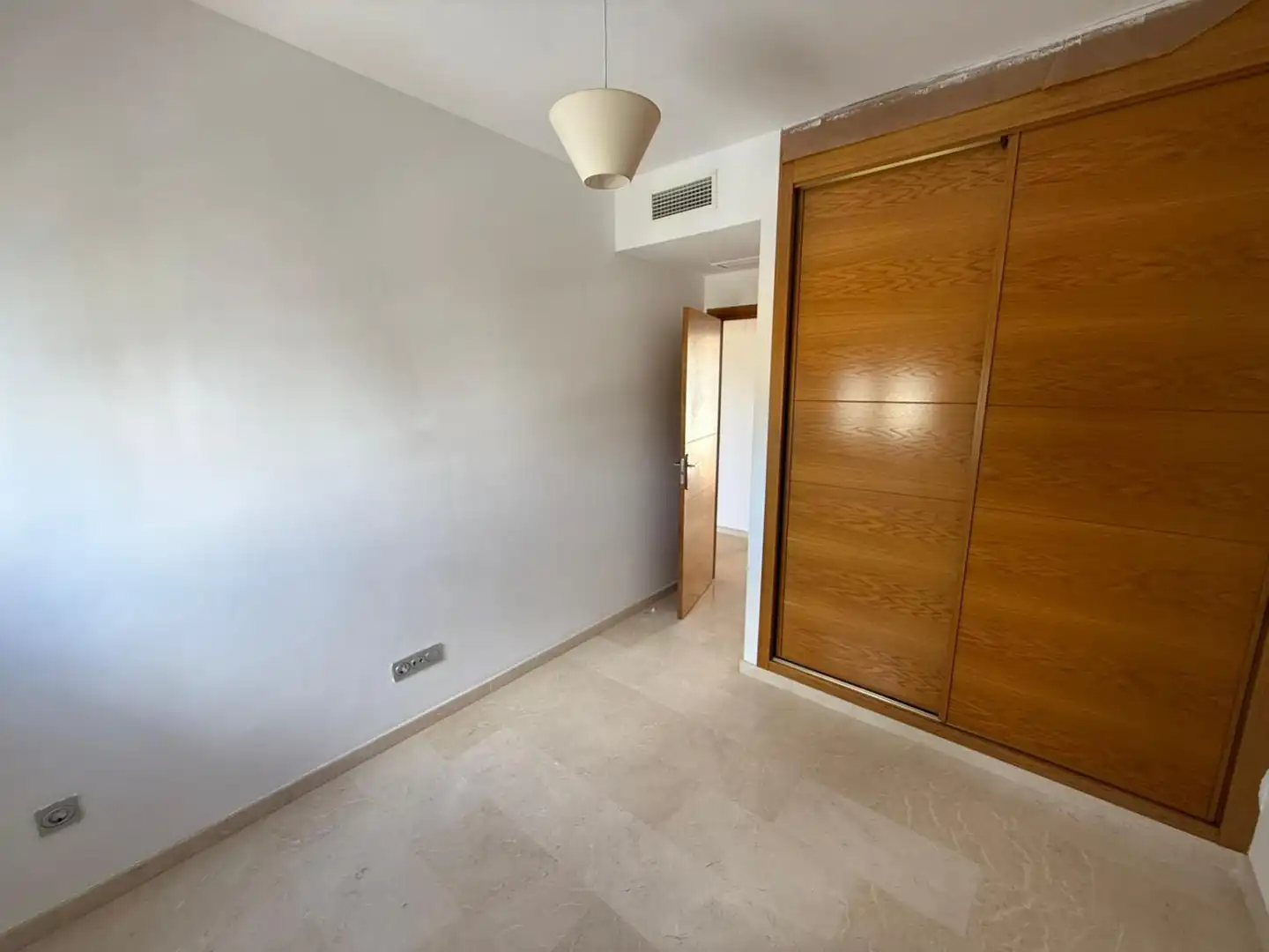 Habitación de Ático en venta en Manilva con Calefacción, Terraza y Trastero