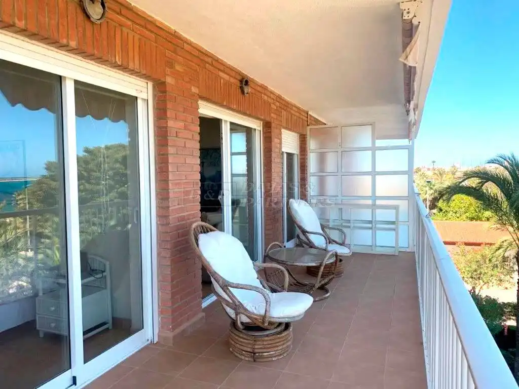 Apartamento con terraza en venta en Mar del Coral 7