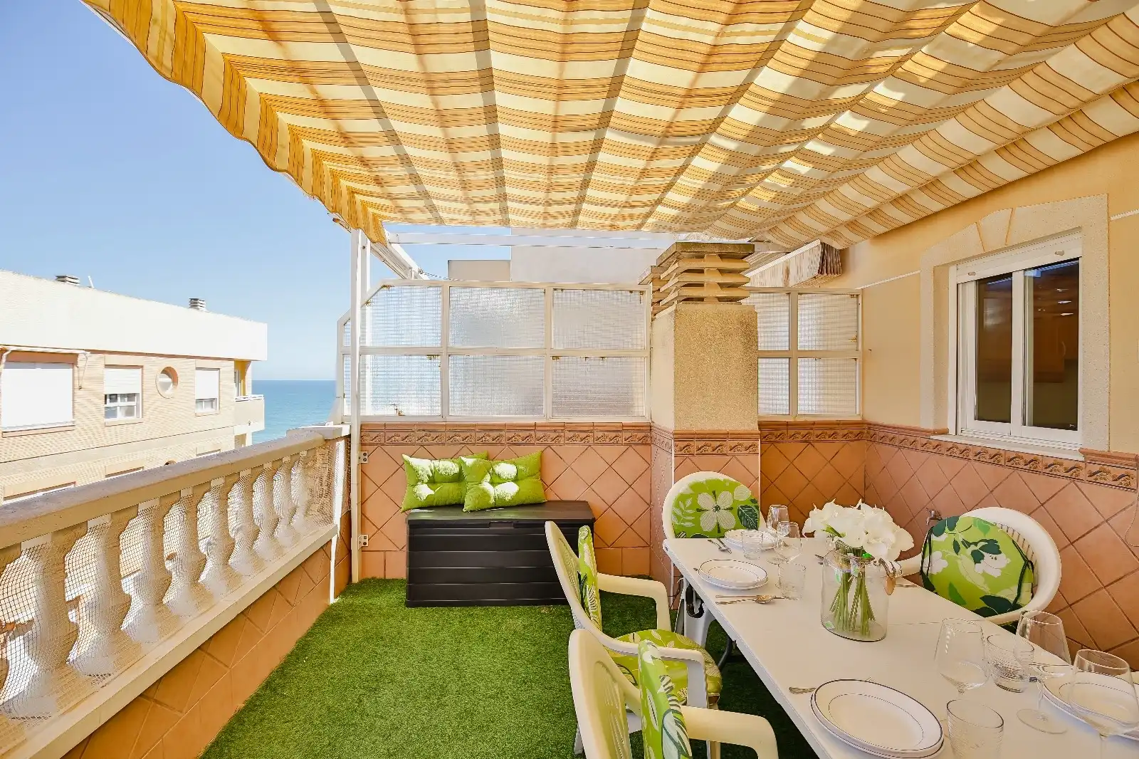 Terraza de Apartamento de alquiler en Guardamar del Segura con Aire acondicionado, Calefacción y Amueblado
