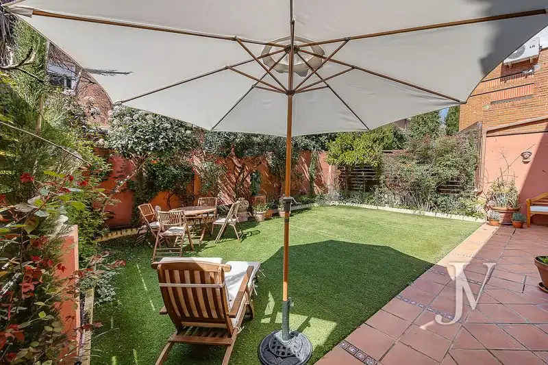 Jardí de Casa adosada en venda en Madrid amb Calefacció, Jardí privat i Terrassa