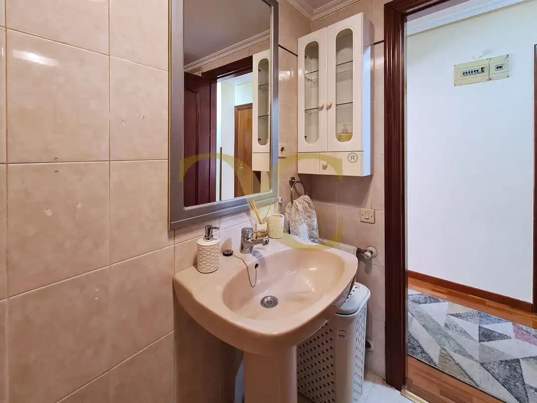 Bathroom of Apartments for sale in Oviedo   with Heating and Furnished