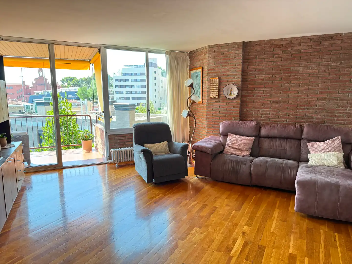 Sala d'estar de Pis en venda en Barcelona amb Calefacció, Parquet i Terrassa