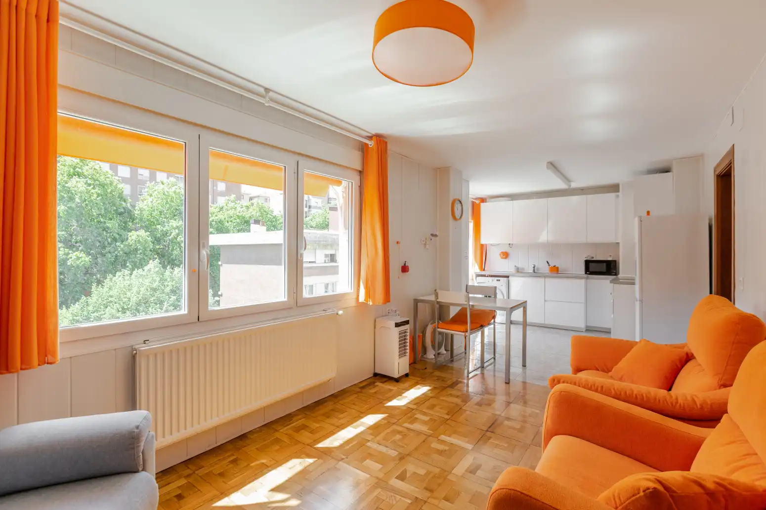 Wohnzimmer von Wohnung zum Verkauf in  Pamplona / Iruña mit Klimaanlage, Heizung und Abstellraum