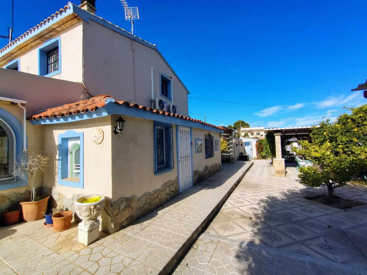 Vista exterior de Casa o chalet en venta en L'Alfàs del Pi con Aire acondicionado, Calefacción y Terraza