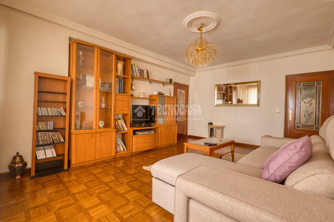 Living room of Flat for sale in Valladolid Capital  with Heating and Terrace