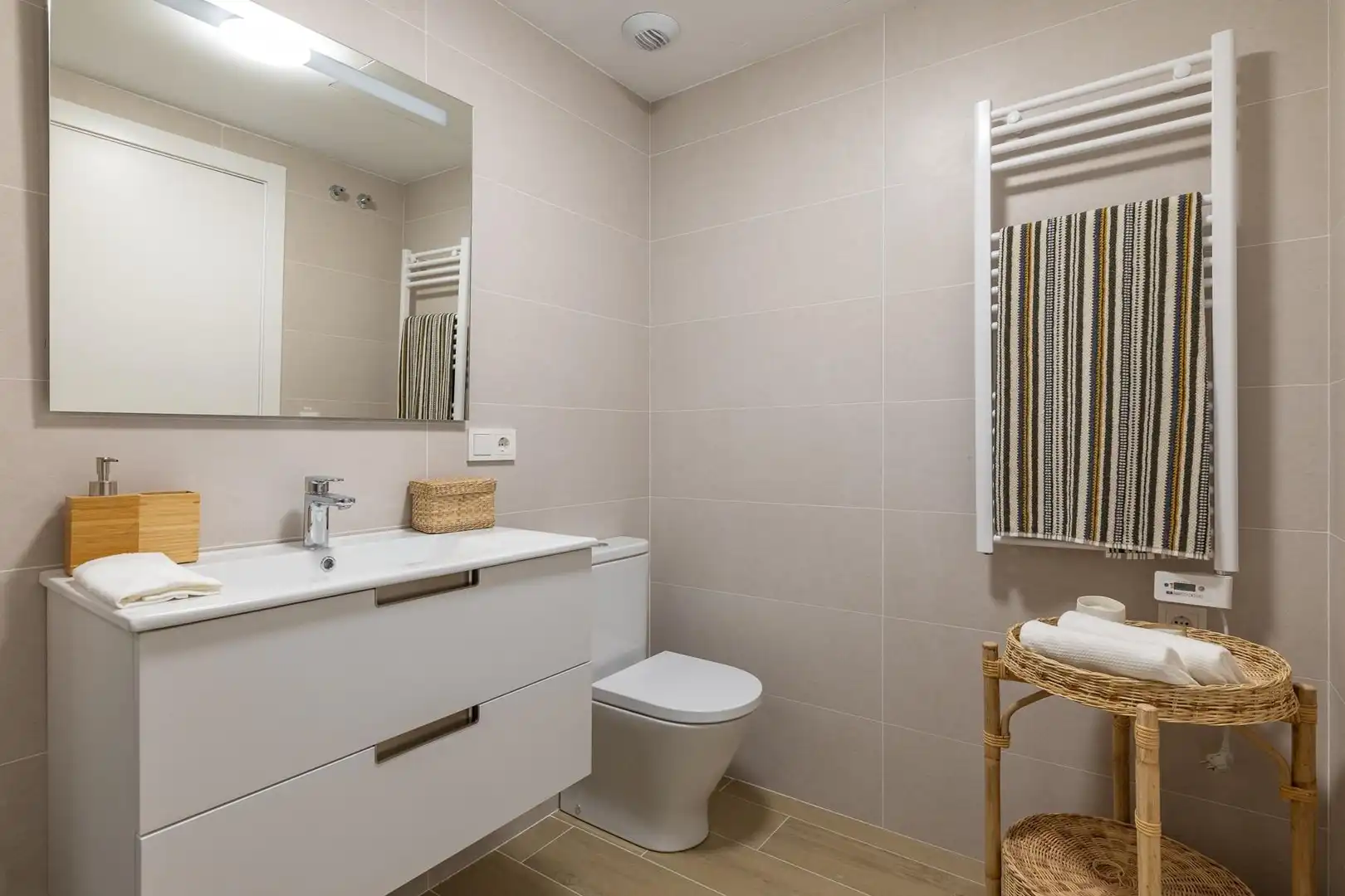 Apartamento con piscina en venta en Marisol Park - Ortembach - Los Almendros, imagen 40