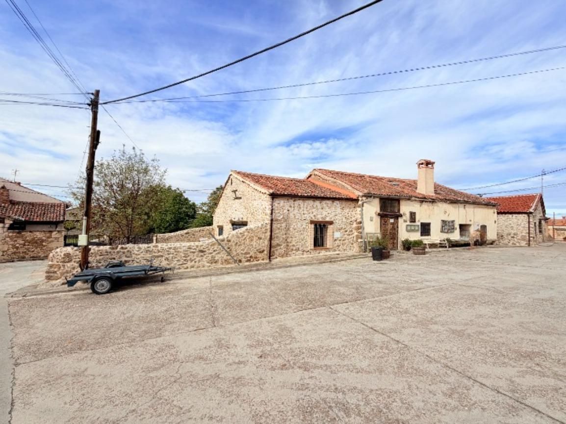 Vista exterior de Casa adosada en venta en Pelayos del Arroyo con Calefacción