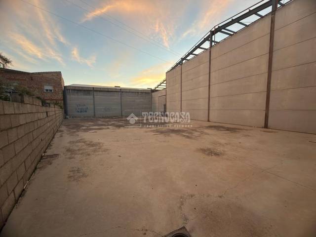 Terreno industrial en Venta en C. el Clavel en La Lantejuela