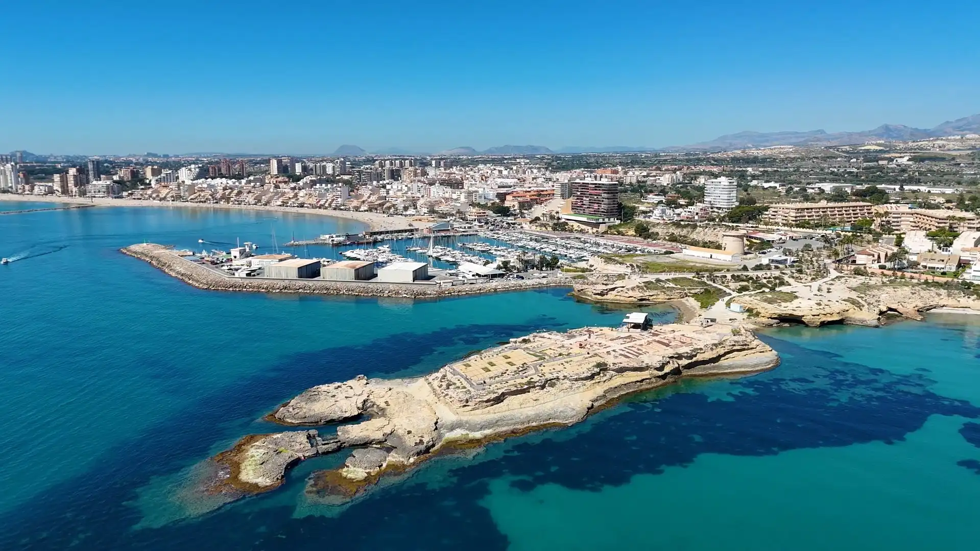 Vista exterior de Apartament en venda en El Campello amb Aire condicionat, Jardí privat i Traster