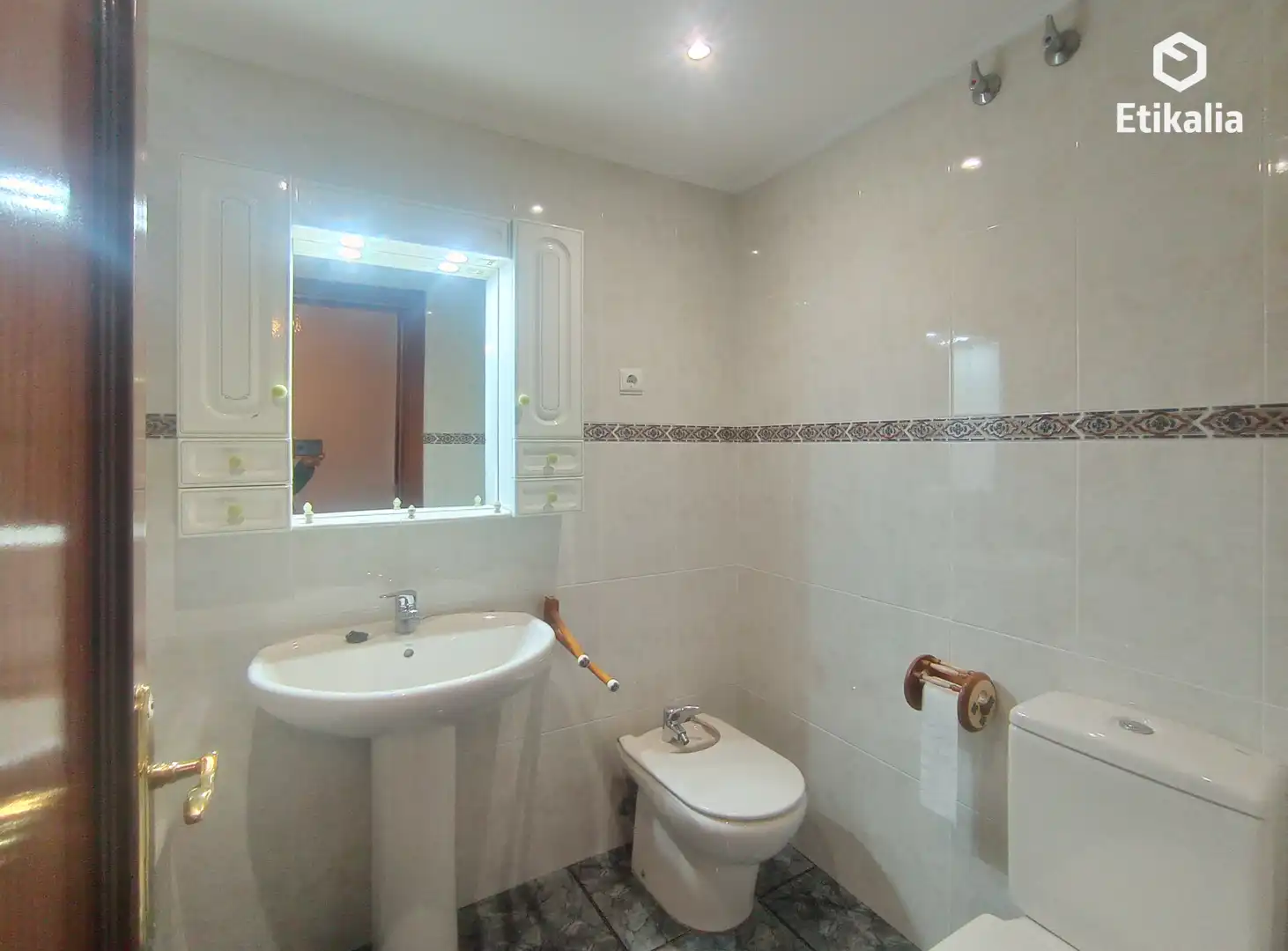 Badezimmer von Wohnung zur Miete in Portugalete mit Heizung