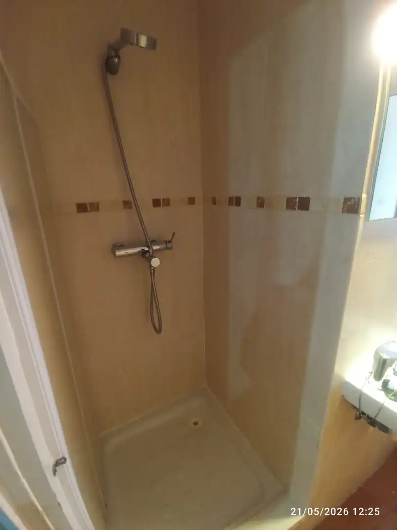 Badezimmer von Wohnung zum Verkauf in Berga mit Heizung, Waschmaschine und Balkon