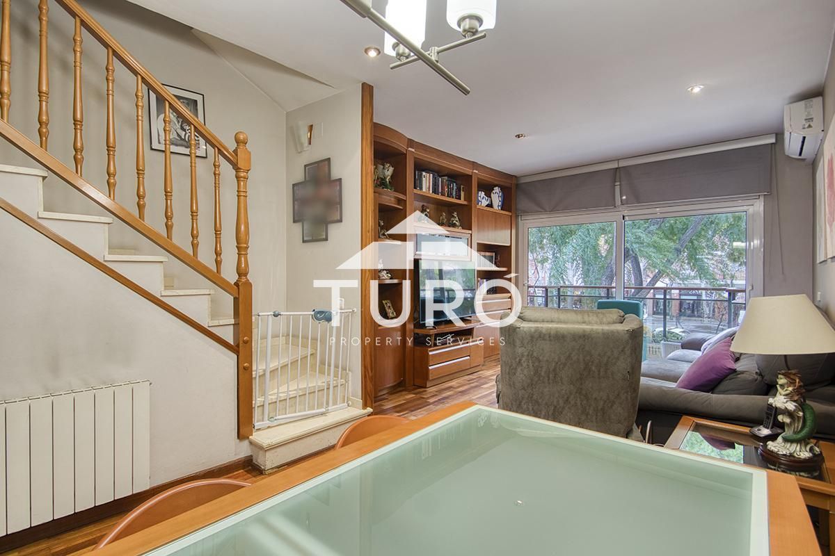 Exterior view of House or chalet for sale in  Barcelona Capital