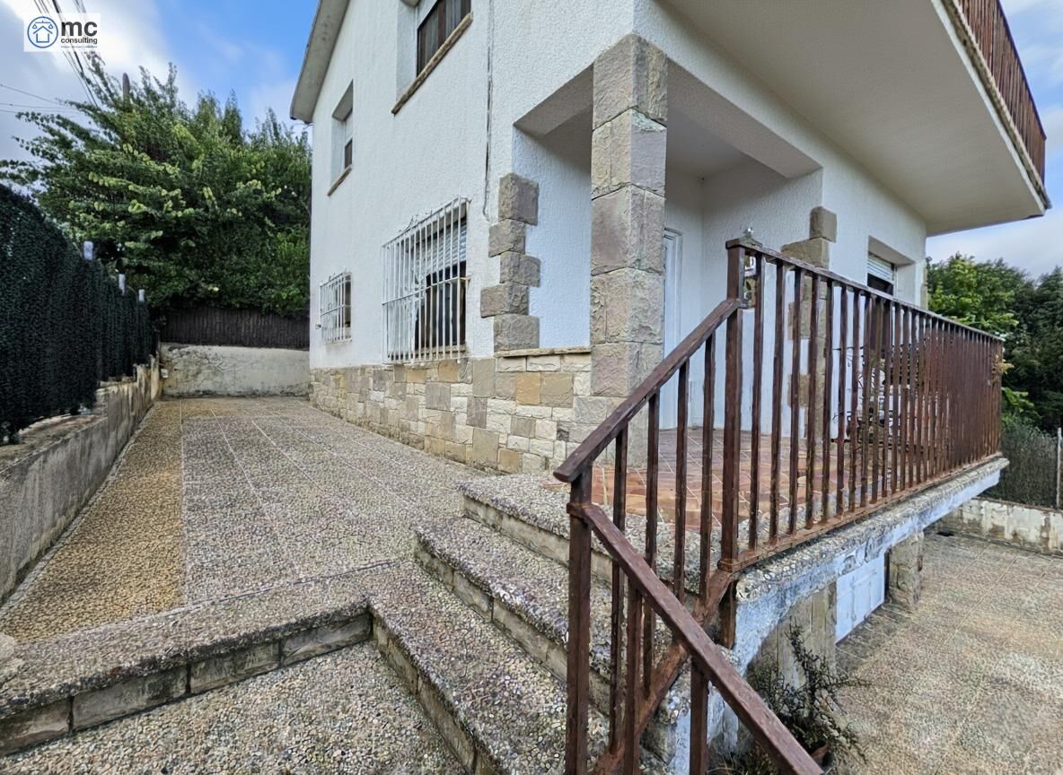 Vista exterior de Casa o xalet en venda en L'Ametlla del Vallès amb Aire condicionat, Calefacció i Jardí privat