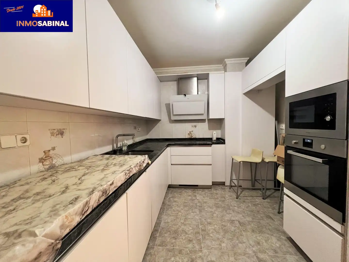 Appartement avec balcon à vendre à Roquetas de Mar ciudad